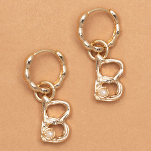 ALPHABET AND PEARL EARRINGS "B"