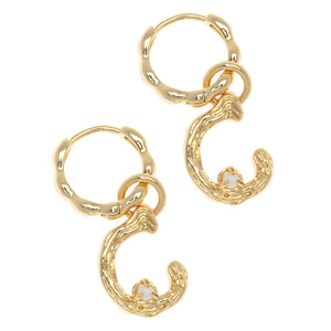 ALPHABET AND PEARL EARRINGS "C"