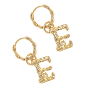 ALPHABET AND PEARL EARRINGS "E"