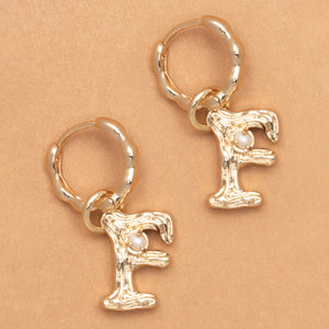 ALPHABET AND PEARL EARRINGS "F"