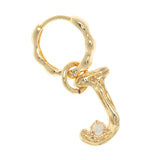 ALPHABET AND PEARL EARRINGS "J"