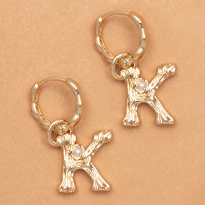 ALPHABET AND PEARL EARRINGS "K"