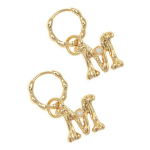 ALPHABET AND PEARL EARRINGS "M"