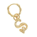 ALPHABET AND PEARL EARRINGS "S"