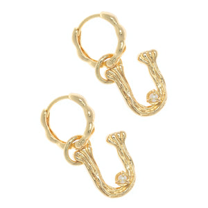 ALPHABET AND PEARL EARRINGS "U"