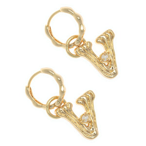 ALPHABET AND PEARL EARRINGS "V"
