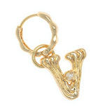 ALPHABET AND PEARL EARRINGS "V"