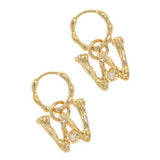 ALPHABET AND PEARL EARRINGS "W"