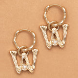 ALPHABET AND PEARL EARRINGS "W"