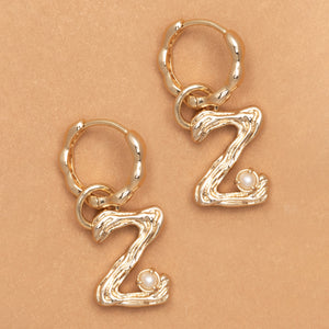 ALPHABET AND PEARL EARRINGS "Z"