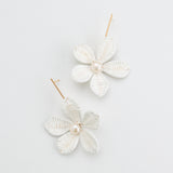 WHITE FLORAL EARRINGS