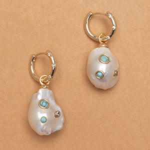 BAROQUE PEARL TURQUOISE EMBED HUGGIE EARRING