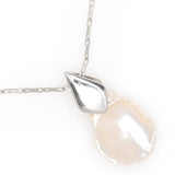 KESHI FLAT PEARL PENDANT NECKLACE