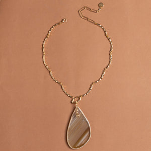 CREAM GOLD PENDANT NECKLACE
