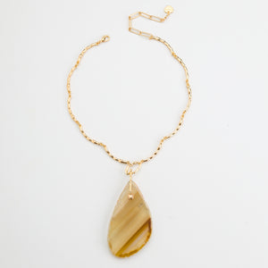 CREAM GOLD PENDANT NECKLACE