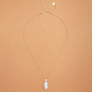 FREEFORM WHITE PEARL PENDANT NECKLACE