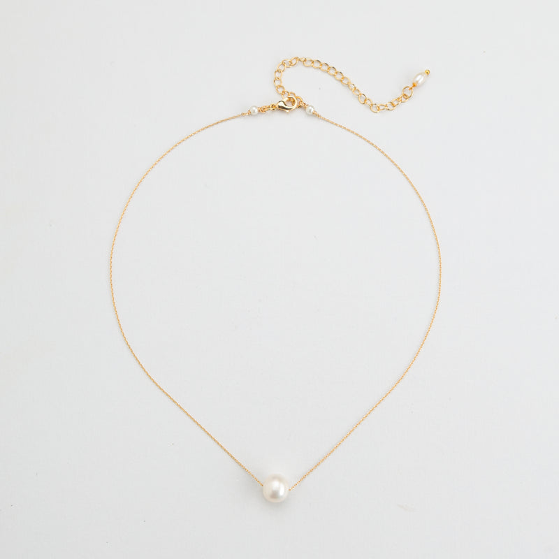 FRESH WHITE PEARL DELICATE NECKLACE
