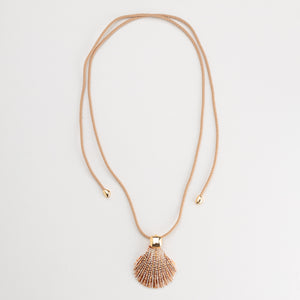 CREAM SHELL PENDANT CORD NECKLACE