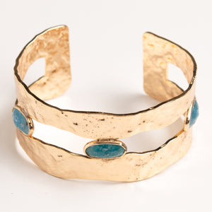BLUE SAPPHIRE STUD HAMMERED GOLD CUFF