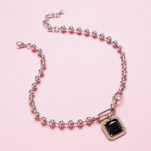 SILVER BALL CHAIN ​​สร้อยคอพร้อมจี้คริสตัลสีดำ (Cindy Selected)