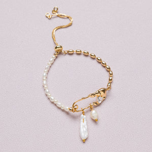 FREEFORM WHITE PEARL BRACELET (Cindy Selected)